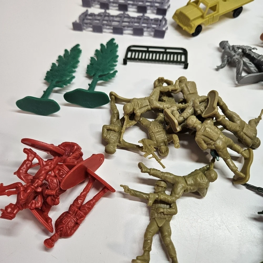 VINTAGE Huge Lot PVC Military Soldier Figures and Battle Accessories 100+ Pieces